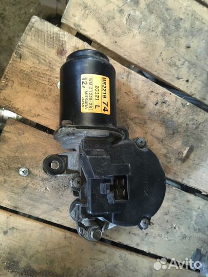 Моторчик стеклоочистителя передний