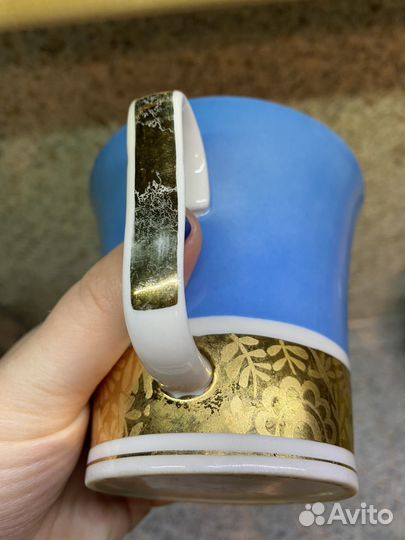 Кружка бирюзового цвета с золочёным декором лфз