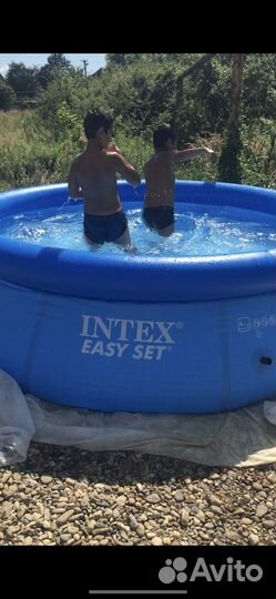 Надувной бассейн