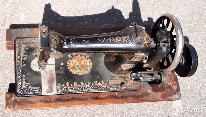 Швейная машинка дома Поповых 