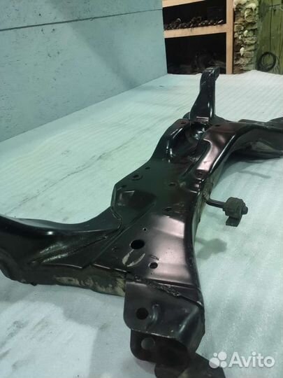 Подрамник Mitsubishi Outlander первого поколения