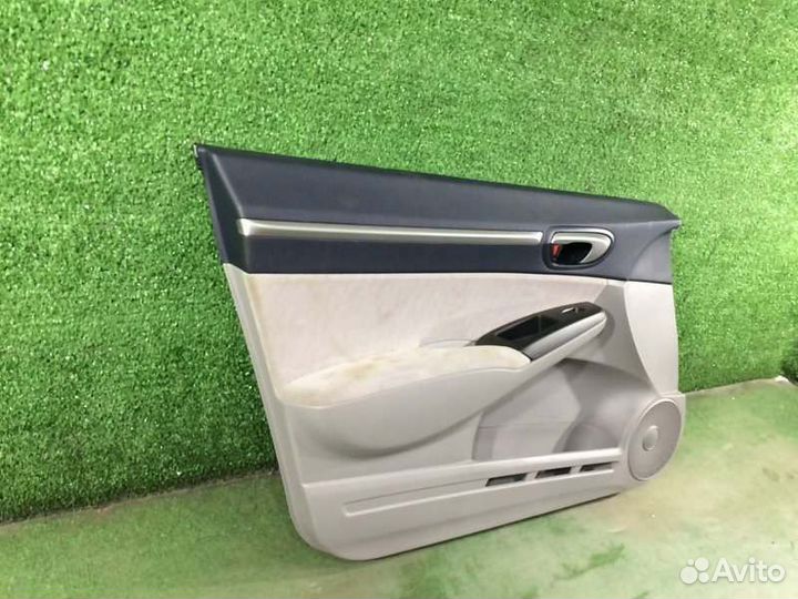 Обшивка двери передняя левая Honda Civic FD1 R18A