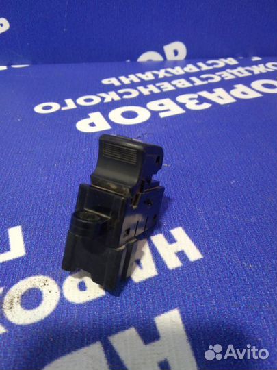 Кнопка стеклоподъемника Nissan Qashqai J10