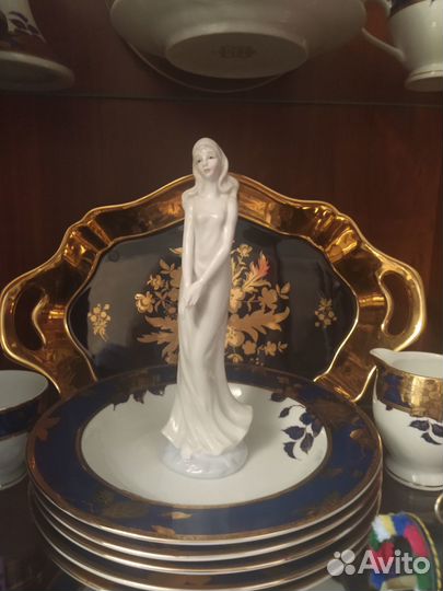 Статуэтка Девушка Чехия фарфор