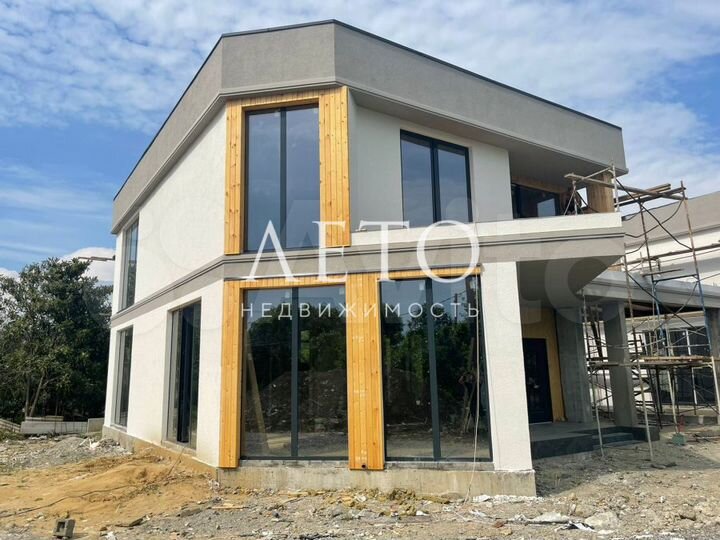 Коттедж 245 м² на участке 4,5 сот.