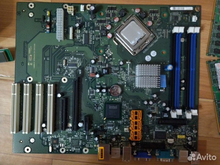Материнская плата с процессором