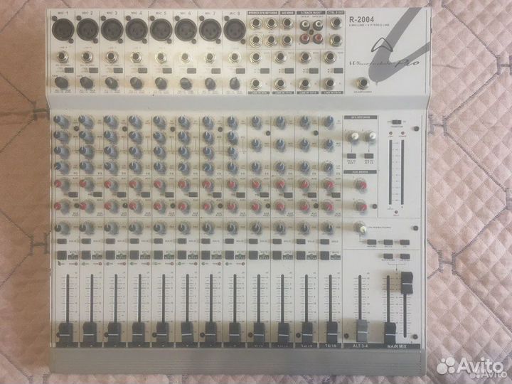 Микшерный пульт Wharfedale Pro R-2004