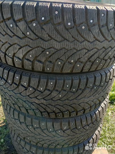 Pirelli Formula Ice 215/65 R16 98T