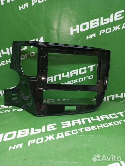 Рамка магнитолы Mitsubishi Outlander 2020