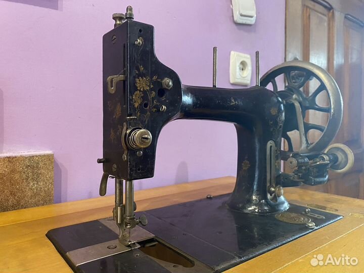 Швейная машинка Зингер