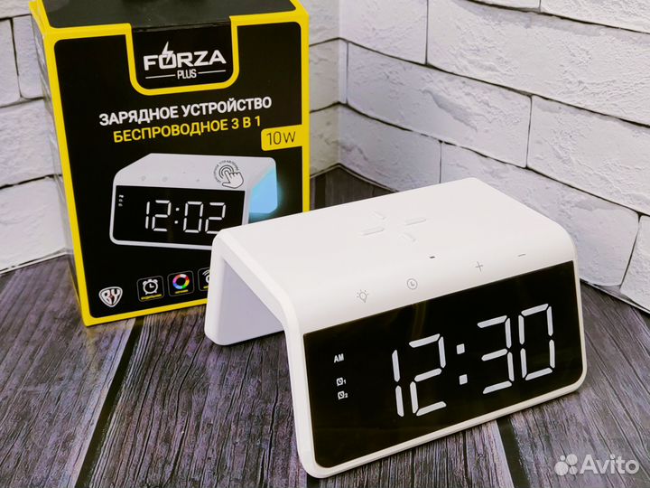 Зарядное устройство 3 в 1 с часами