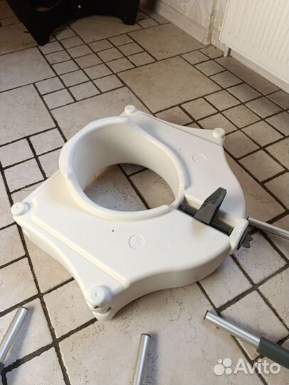 Сидение для унитаза для инвалидов