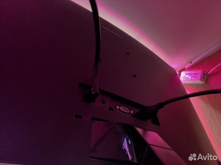 Огромный изогнутый монитор Samsung