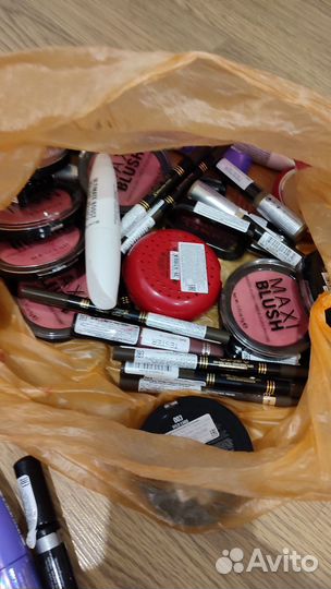 Много косметики