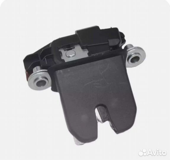 Замок багажника новый.Polo Sedan v