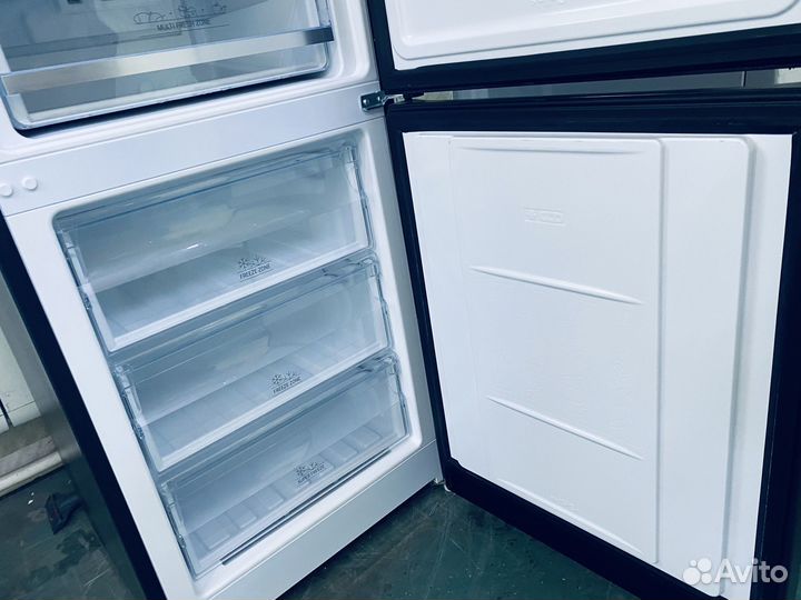 Черный Холодильник Hotpoint Ariston