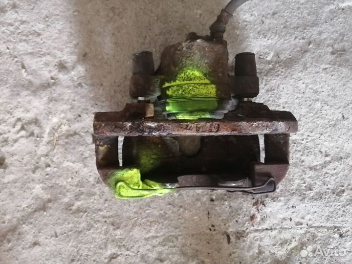 Суппорт тормозной передний правый Mazda 3 BK