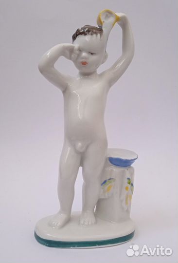Фарфоровая статуэтка 