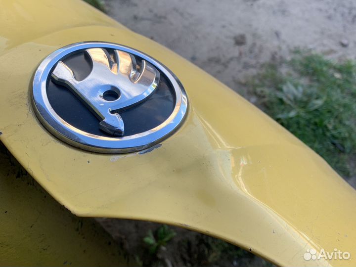 Skoda rapid капот