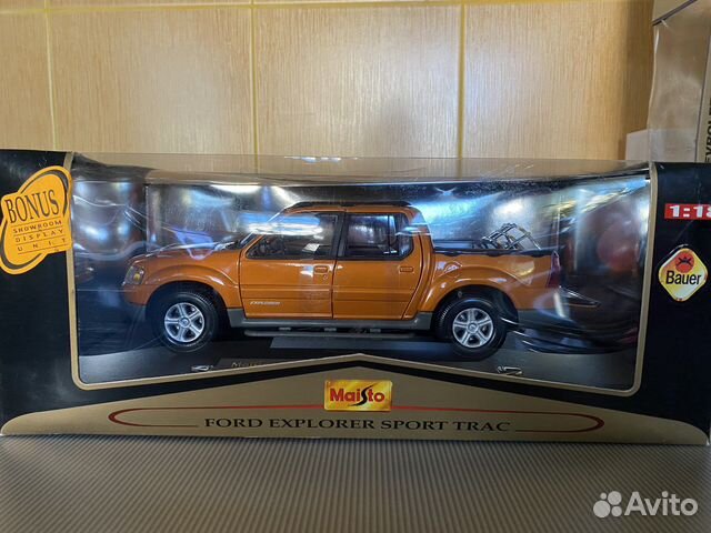 Ford Explorer sport trac 1:18