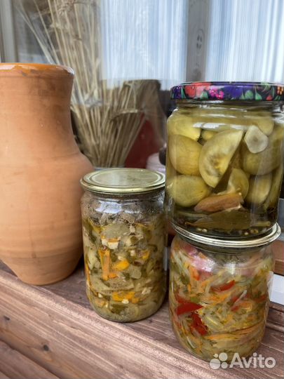 Домашние салаты, грибы, варенья, сок яблочный