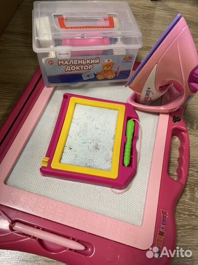 Коробка игрушек для девочек. Bratz,посуда,доктор