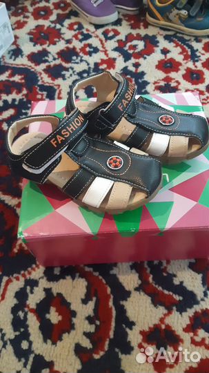 Продам детские сандали