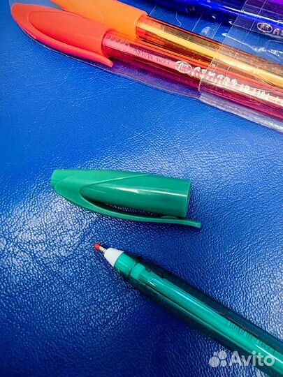 Набор цветных шариковых ручек