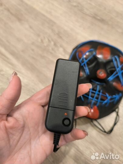 Маска карнавальная черная светящаяся