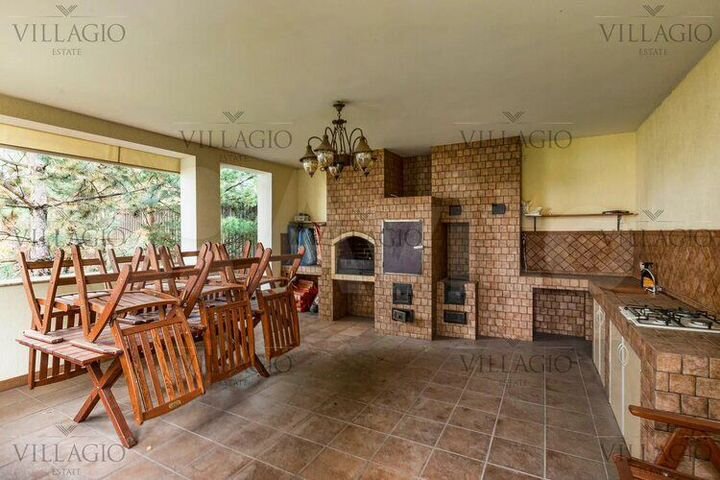 Коттедж 1200 м² на участке 23 сот.