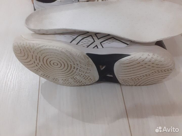 Валейбольные кросовки asics