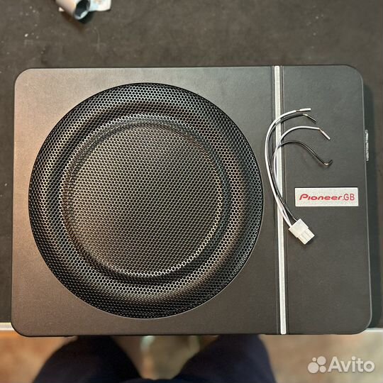 Активный сабвуфер Pioneer под сидение 800W