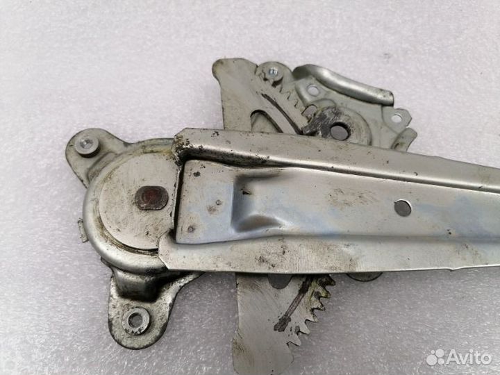 Стеклоподъемник задний правый Toyota Camry XV50 55