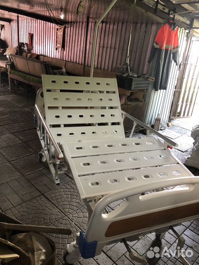 Медицинская кровать функциональная