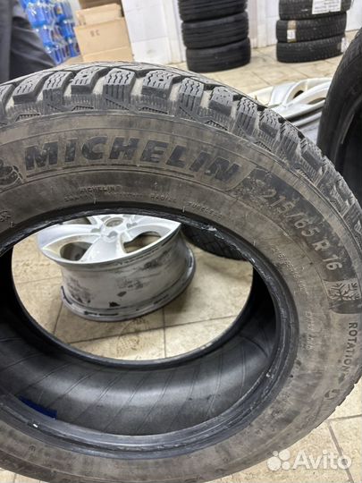 Michelin X-Ice North 4 215/65 R16