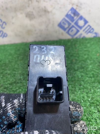 Блок управления стеклоподъемниками передний левый