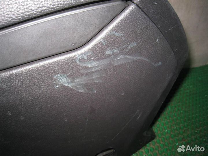 Консоль центральная с подлокотником Subaru Legacy