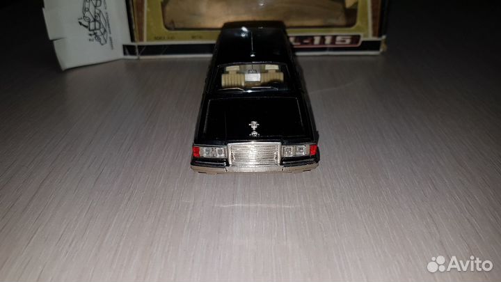 Модель авто СССР ЗИЛ-115 А42 с антенной