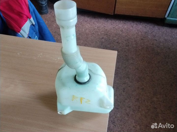 Бачëк омывателя Хонда Степвагон RF1