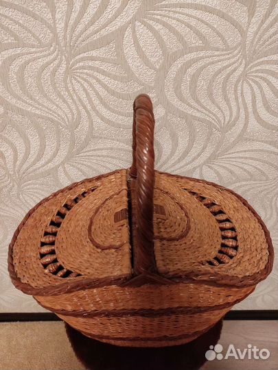 Корзина плетеная с крышкой