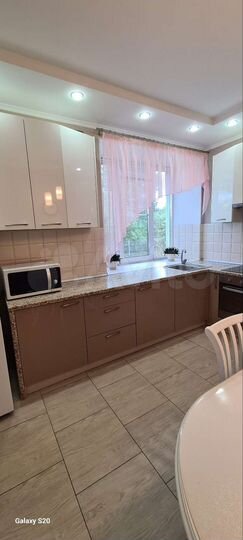 2-к. квартира, 67,3 м², 1/14 эт.