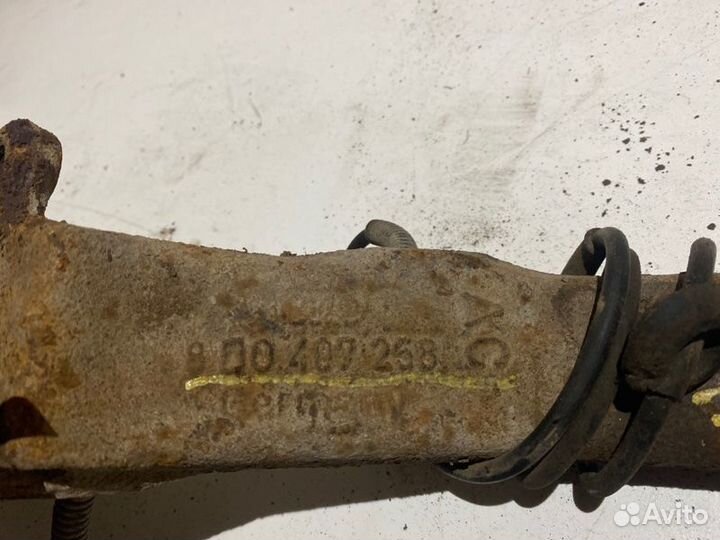 Кулак поворотный передний правый Volkswagen Passat