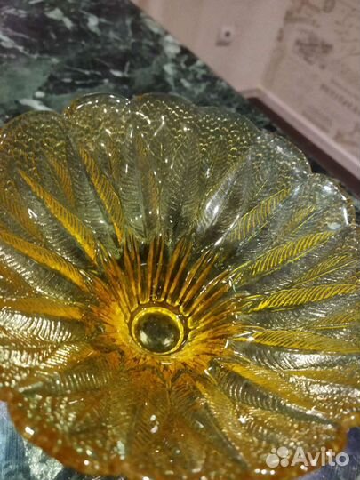 Ваза-корзинка, конфетница -цветное стекло богемия