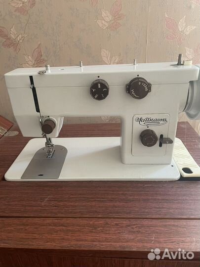 Машинка швейная электрическая Чайка