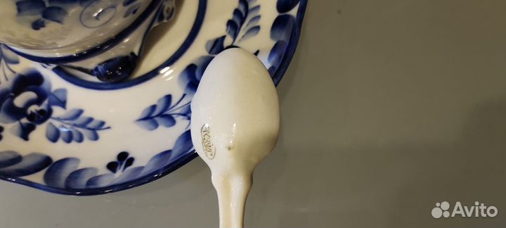 Чашка с блюдцем и ложка