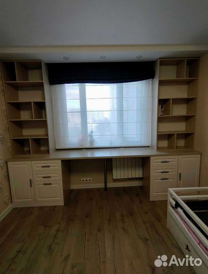 Рабочая зона в углу у окна