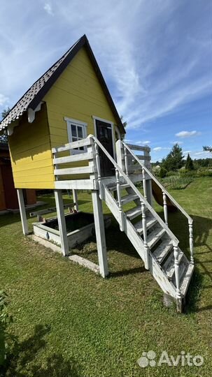 Детский деревянный домик с горкой