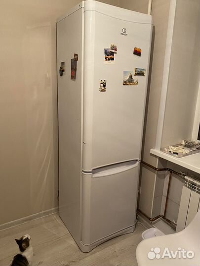Холодильник бу indesit