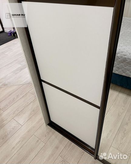 Шкаф-купе с зеркалом