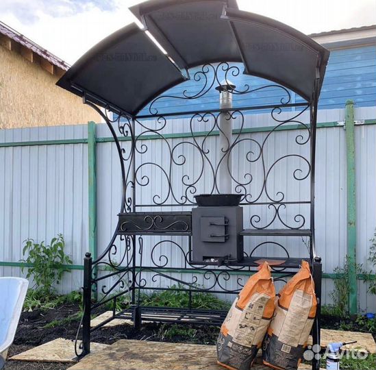 Мангал с крышей